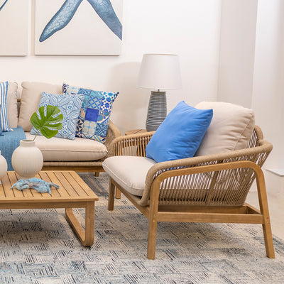 Cojín Decorativo Azul, cojín elegante, cojín forrado con tela sunbrella, gran resistencia, cojín para sala de estar, terraza o área de descanso.