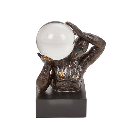 escultura de hombre con esfera