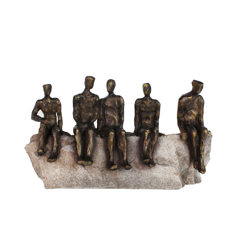 escultura de amigos lacada en bronce