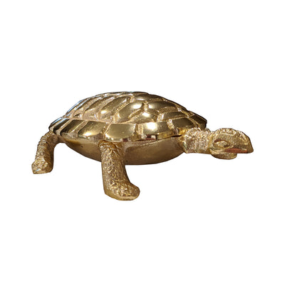 escultura de tortuga dorada